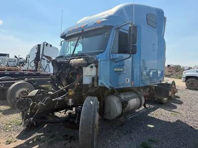 Freightliner Columbia 120 Salvage Truck
