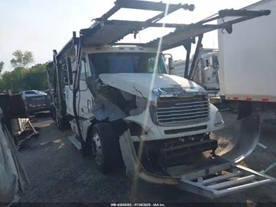 Freightliner Columbia 120 Salvage Truck