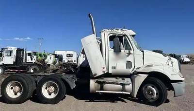Freightliner Columbia 120 Salvage Truck
