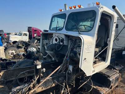Freightliner FLC Salvage Truck