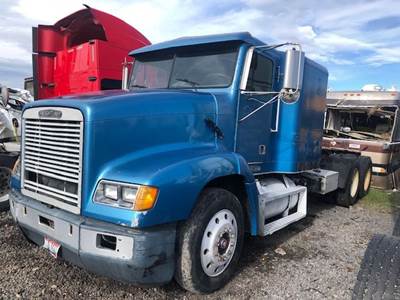 Freightliner FLD112 Salvage Truck