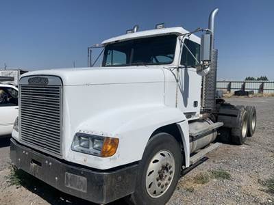 Freightliner FLD120 Salvage Truck