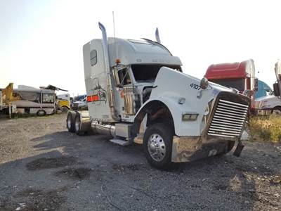 Freightliner FLD120 Salvage Truck