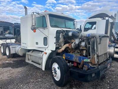 Freightliner FLD120 Salvage Truck