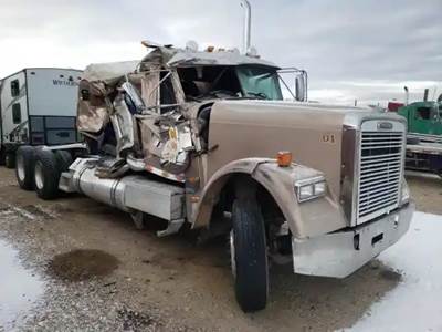 Freightliner FLD120 Classic Salvage Truck