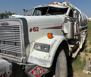 Freightliner FLD120 Classic Salvage Truck