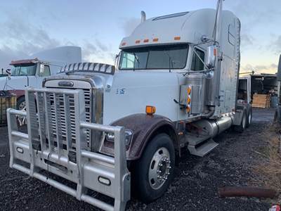 Freightliner FLD132 Classic XL Salvage Truck