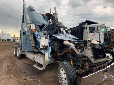 Freightliner FLD132 Classic XL Salvage Truck