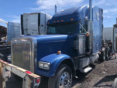 Freightliner FLD132 Classic XL Salvage Truck