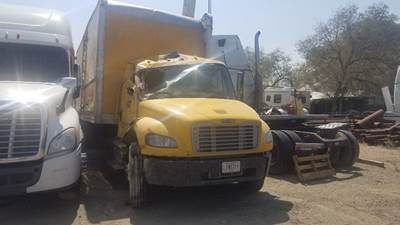 Freightliner M2 106 Salvage Truck