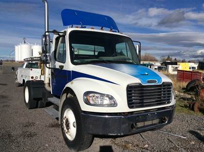 Freightliner M2 106 Salvage Truck