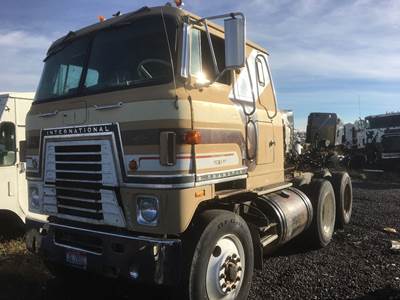 洋書 INTERNATIONAL TRUCKS be930dbd30ce5babd14244ef28e54d