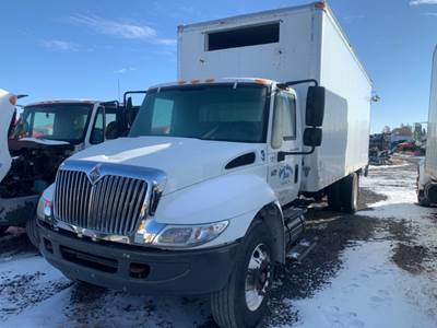 International 4200 Salvage Truck