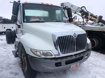 International 4200 Salvage Truck