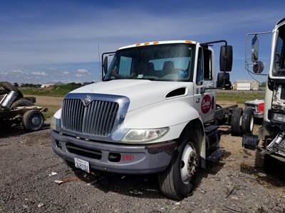International 4200 Salvage Truck