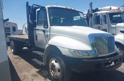 International 4200 Salvage Truck