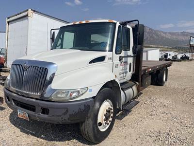 International 4300 Salvage Truck
