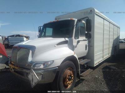International 4300 Salvage Truck
