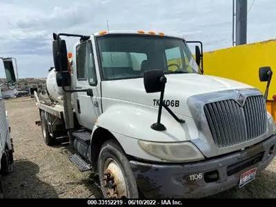 International 4300 Salvage Truck