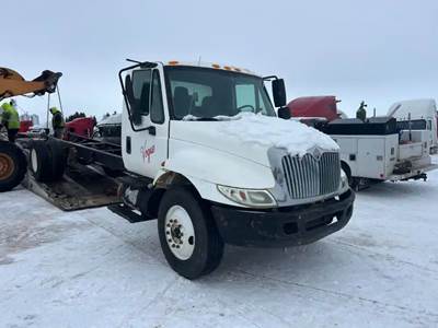 International 4300 Salvage Truck