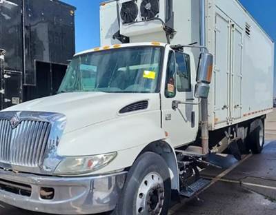 International 4300 Salvage Truck