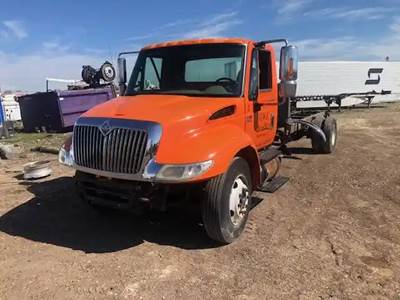 International 4300LP Salvage Truck