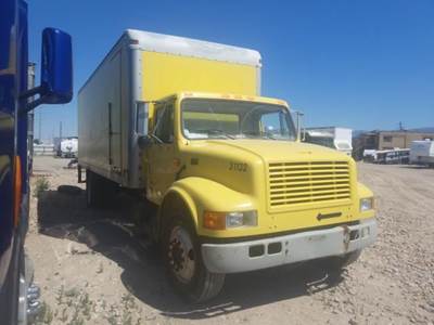 International 4700 Salvage Truck