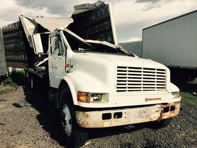 International 4700 Salvage Truck