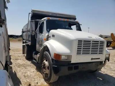 International 4700 Salvage Truck
