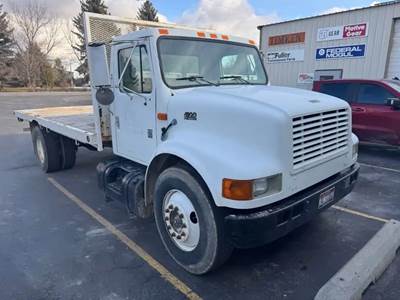 International 4700 Salvage Truck