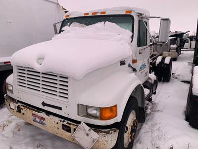 International 4900 Salvage Truck