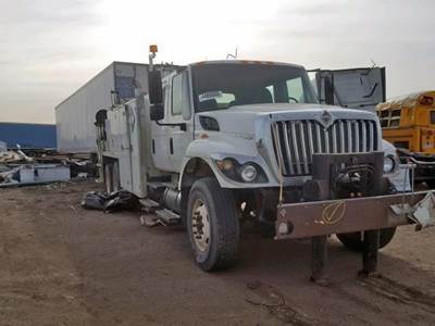 International 7400 Salvage Truck