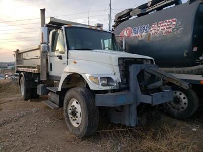 International 7400 Salvage Truck
