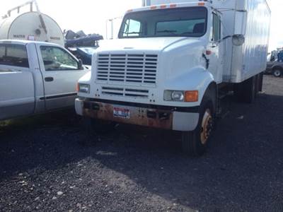 International 8100 Salvage Truck