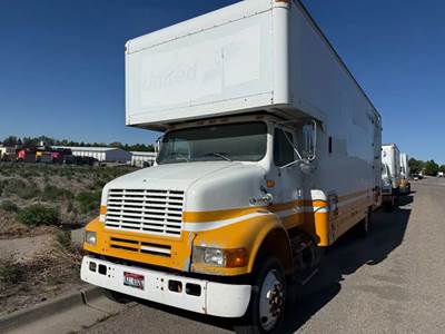 International 8100 Salvage Truck