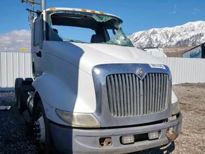 International 8600 Salvage Truck