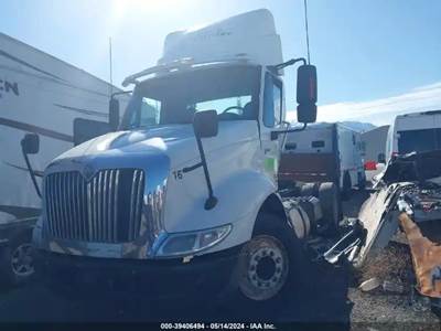 International 8600 Salvage Truck