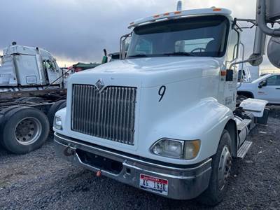 International 9200i Salvage Truck