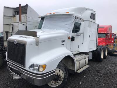 International 9200i Salvage Truck