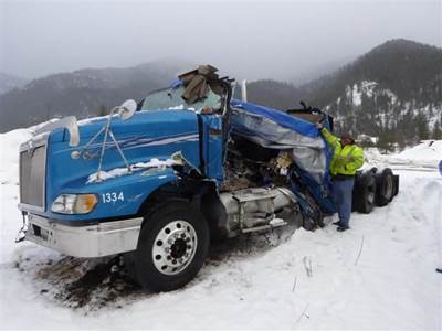 International 9400i Salvage Truck
