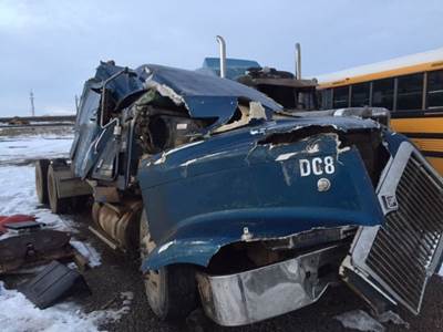 International 9400i Salvage Truck