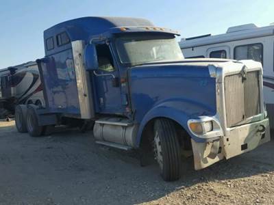 International 9900i Salvage Truck