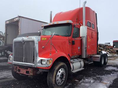 International 9900i Salvage Truck
