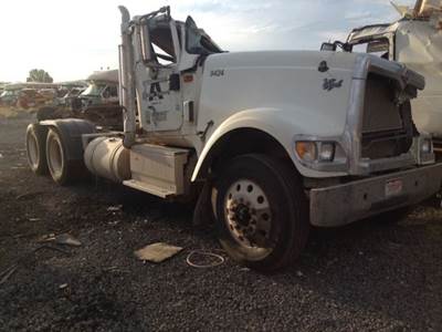 International 9900i Salvage Truck