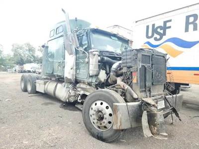 International 9900i Salvage Truck