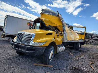 International DuraStar 4300 Salvage Truck