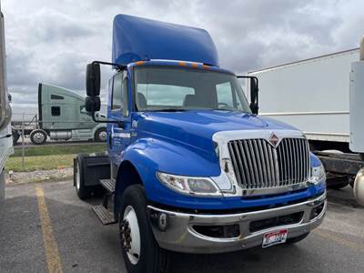 International DuraStar 4400 Salvage Truck