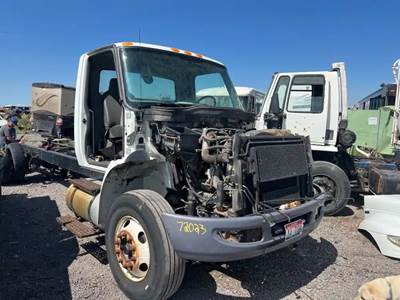 International DuraStar 4400 Salvage Truck