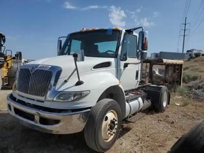 International DuraStar 4400 Salvage Truck