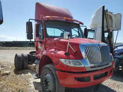 International DuraStar 4400 Salvage Truck